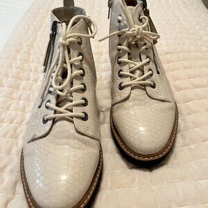 Naturalizer leather, ivory/cream patton boots, size 7